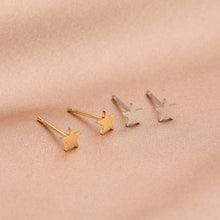 Load image into Gallery viewer, Gold star earrings
